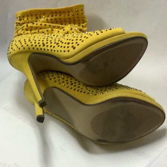 Liliana Yellow studded boots - Picture 4 of 6